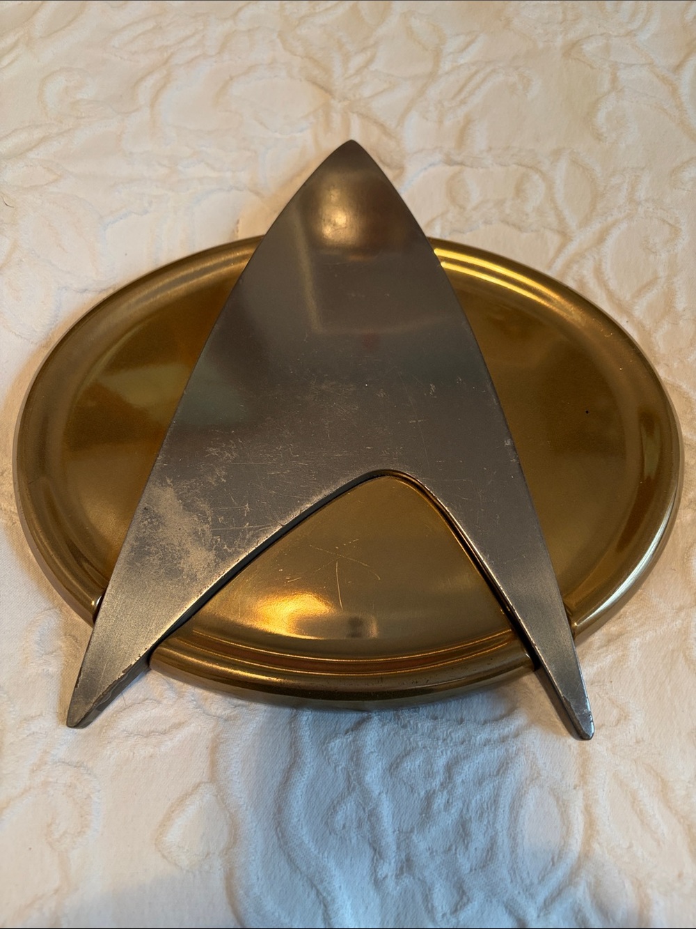 Star Trek ComBadge Wall Plaque - Silver & Gold - Picture 6 of 6